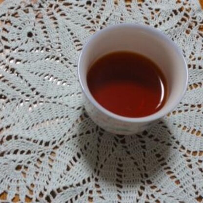 大好きな紅茶の香りで、アルコールが入ってることも忘れて一気に飲んじゃいました。あぶないあぶない･･･
私も編み物好きなので、ドイリーと一緒に♪